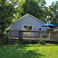 Cozy Home with Wi-/fi & Large Deck
