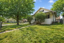 Blue Breeze Bungalow + 2 bd/1 bth + Near Downtown & East Lansing - Image 5
