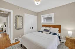 Blue Breeze Bungalow + 2 bd/1 bth + Near Downtown & East Lansing - Image 4