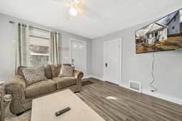 Cozy Home with Wi-/fi & Large Deck - Image 5