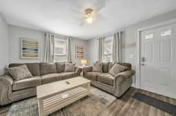 Cozy Home with Wi-/fi & Large Deck - Image 2