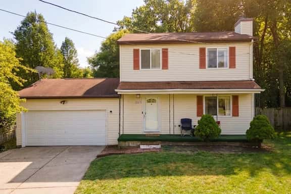 Miller Brite + 3 Queen beds/1.5 bth + Large Deck + Fenced Yard - Image 1
