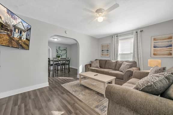 Cozy Home with Wi-/fi & Large Deck - Image 1