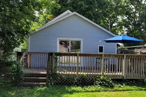 Cozy Home with Wi-/fi & Large Deck - Image 1