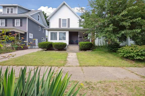 Modern Capitol Oasis + 3 bd/2 bth + Firepit - Image 1