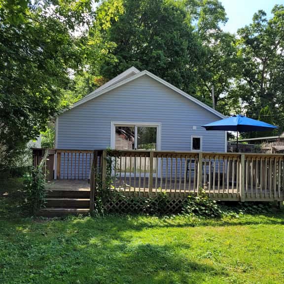 Cozy Home with Wi-/fi & Large Deck - Image 1