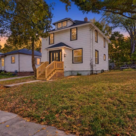 Comfort Calling | Renovated 4BR Near MSU - Image 1