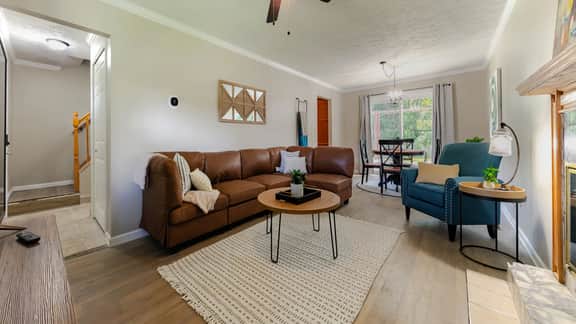 Miller Brite + 3 Queen beds/1.5 bth + Large Deck + Fenced Yard - Image 4