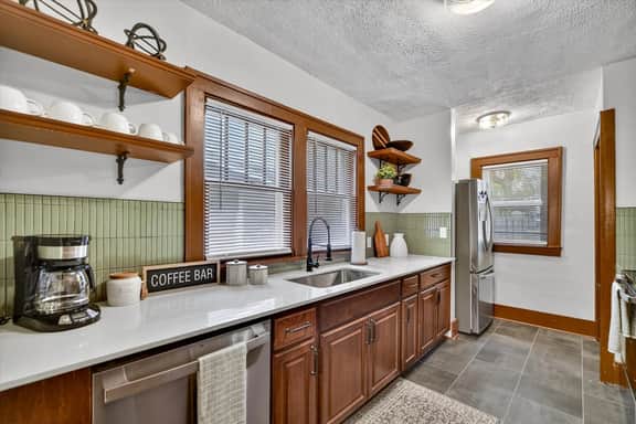 Shepard Haus + 4 bd/2 bath + Near MSU - Image 2