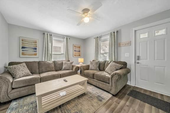 Cozy Home with Wi-/fi & Large Deck - Image 2