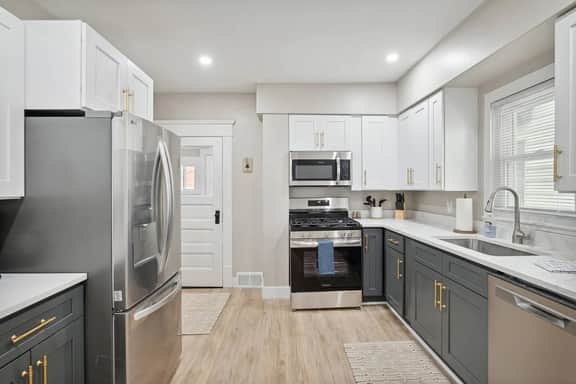 Modern Capitol Oasis + 3 bd/2 bth + Firepit - Image 5